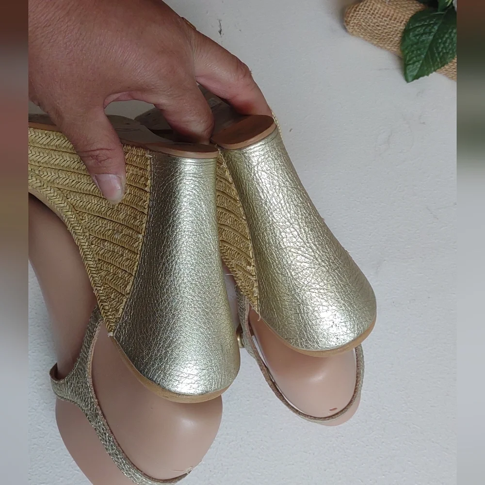 UGG sandal shoes for women size 10
